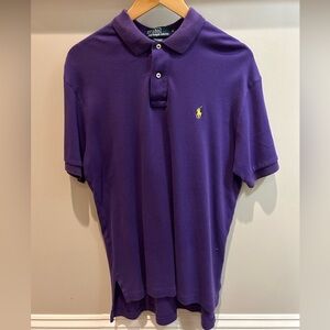 Ralph Lauren purple polo that’s in great condition. Size Medium